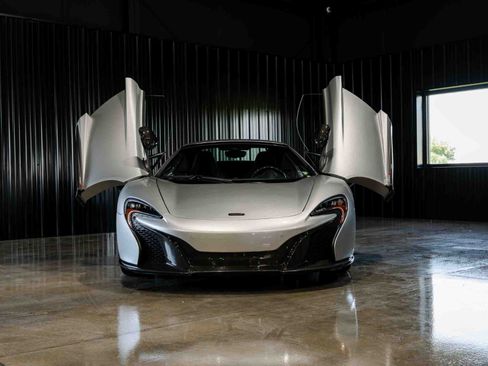 Used 2016 McLaren 650S Spider RWD image 20