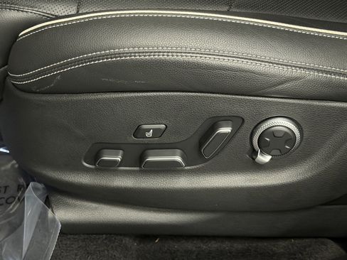 Used 2025 Genesis Electrified GV70 Advanced image 23