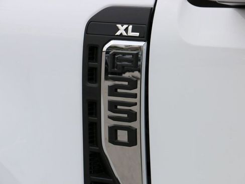 New 2026 Ford F250 XL w/ XL Chrome Package AWD/4WD image 11
