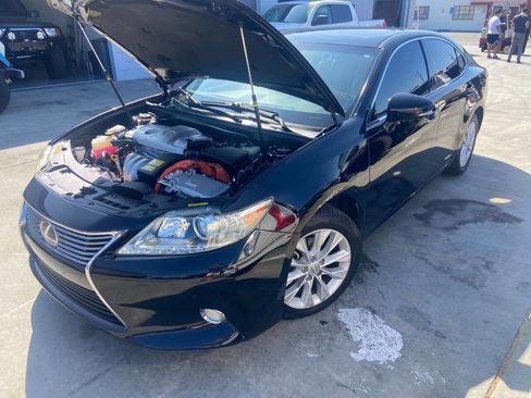 Used 2013 Lexus ES 300h image 17