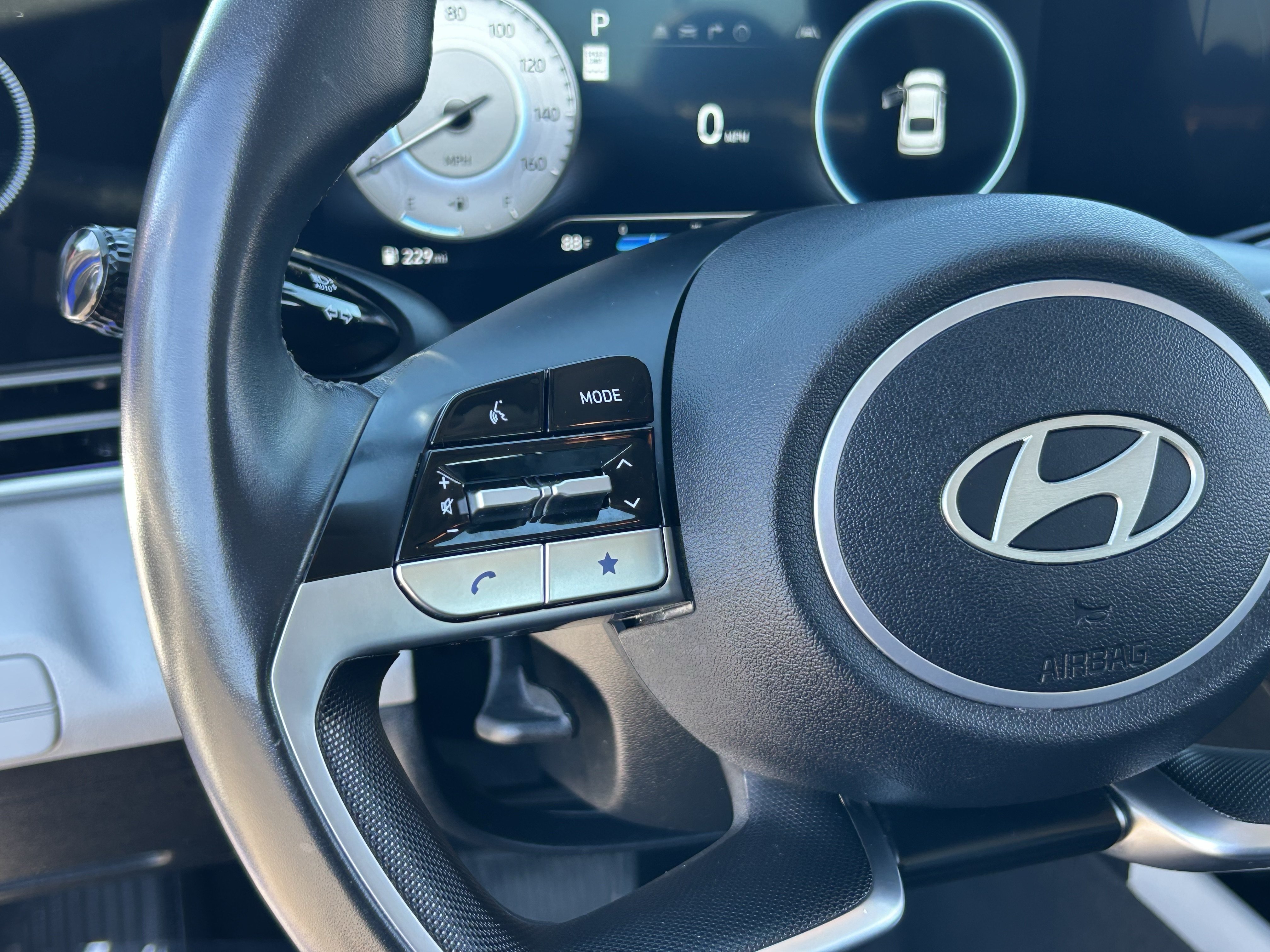 Used 2025 Hyundai Elantra Limited FWD image 22