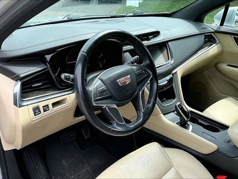 Used 2018 Cadillac XT5 FWD image 4