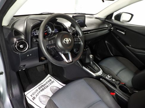 Used 2019 Toyota Yaris LE FWD image 9