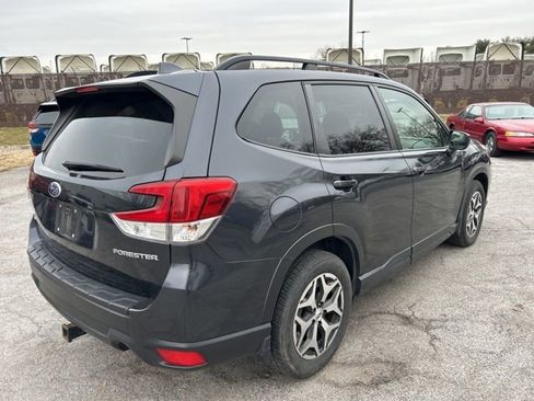 Used 2019 Subaru Forester Premium image 3