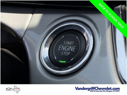Used 2025 Chevrolet Trax LT w/ LT Convenience Package FWD image 19