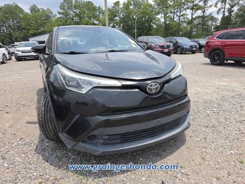 Used 2018 Toyota C-HR XLE FWD image 4