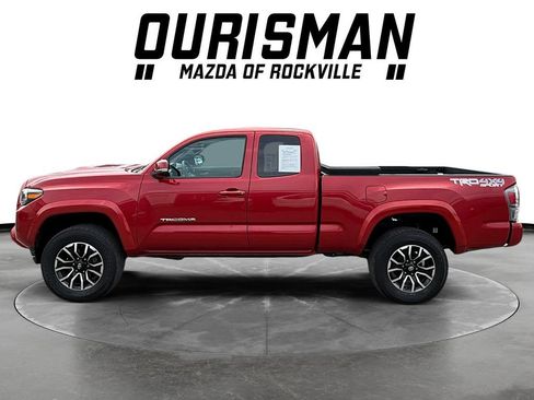 Used 2020 Toyota Tacoma TRD Sport w/ TRD Premium Sport Package AWD/4WD image 3
