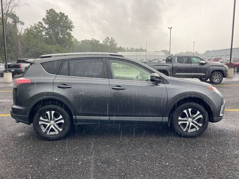 Used 2016 Toyota RAV4 LE AWD/4WD image 6
