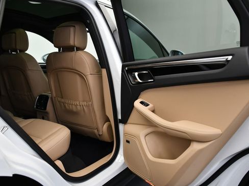 Certified 2025 Porsche Macan image 54