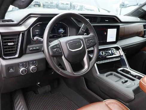 Used 2025 GMC Sierra 3500 Denali Ultimate AWD/4WD image 17