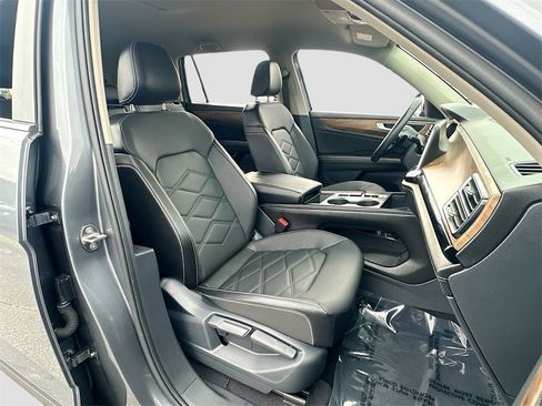 Used 2024 Volkswagen Atlas SE image 28