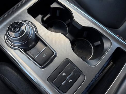 Used 2024 Ford Edge Titanium image 30