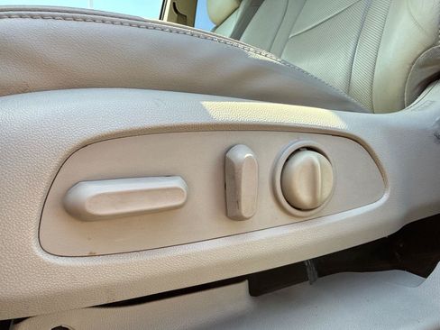 Used 2019 Buick Enclave Essence FWD image 12