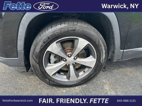 Used 2020 Jeep Cherokee Limited AWD/4WD image 2