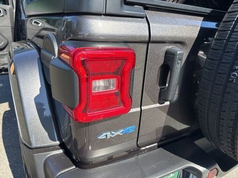 Used 2023 Jeep Wrangler Unlimited Sahara AWD/4WD image 33
