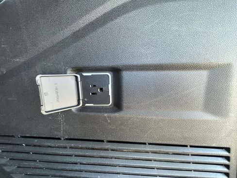 Used 2025 Chevrolet Tahoe LT image 17