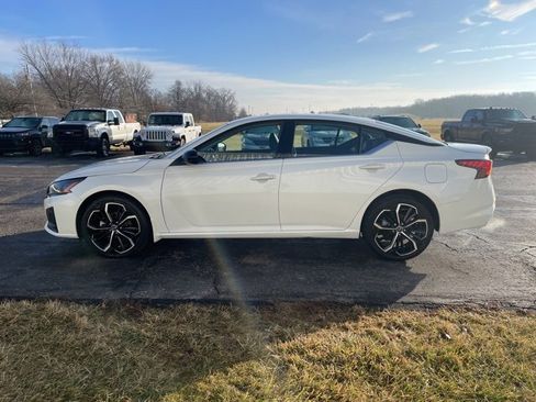 Used 2024 Nissan Altima 2.5 SR image 11