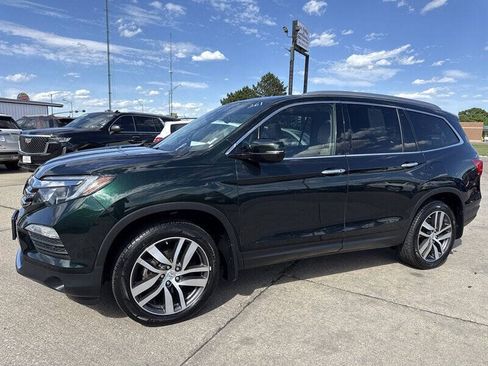 Used 2017 Honda Pilot Touring image 2