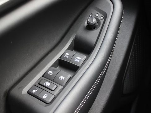 Used 2025 Jeep Grand Cherokee L Altitude image 17