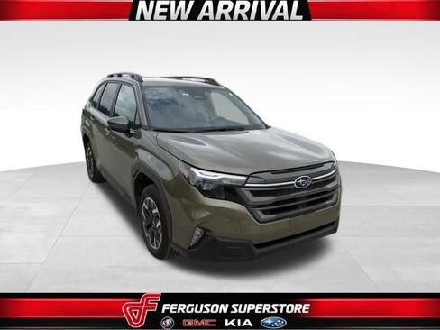 Used 2025 Subaru Forester Premium AWD/4WD image 1