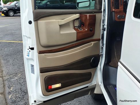 Used 2021 GMC Savana 2500 RWD image 37