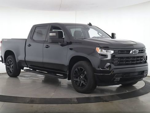 Used 2022 Chevrolet Silverado 1500 RST w/ Protection Package AWD/4WD image 2