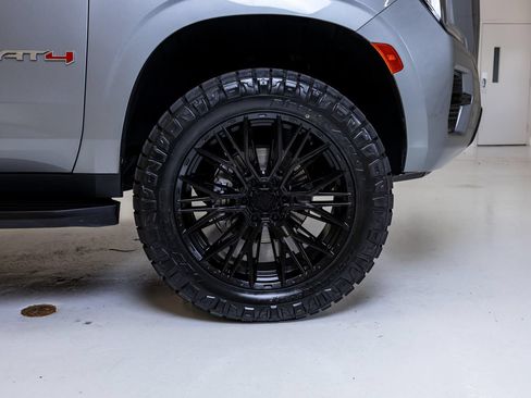 Used 2023 GMC Yukon XL AT4 AWD/4WD image 4