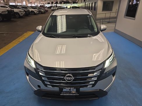 Used 2024 Nissan Rogue SV FWD image 16