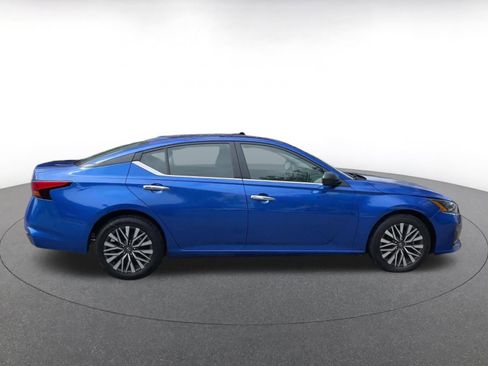 Used 2025 Nissan Altima 2.5 SV image 16