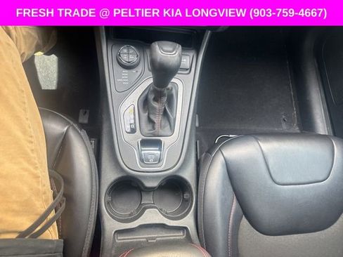 Used 2022 Jeep Cherokee Trailhawk image 19