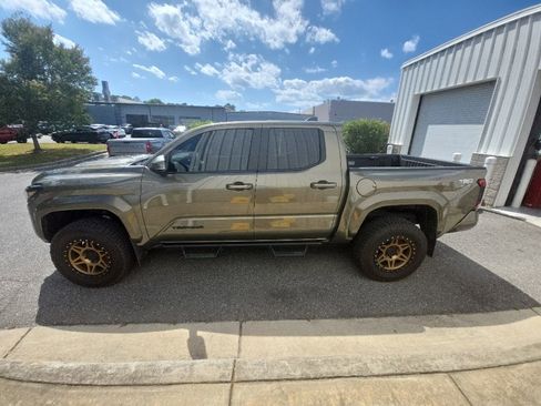 Used 2024 Toyota Tacoma TRD Sport w/ TRD Sport Upgrade Package RWD image 2