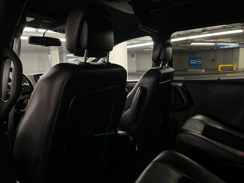 Used 2017 Dodge Grand Caravan SXT w/ Driver Convenience Group FWD image 20