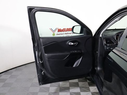 Used 2023 Jeep Cherokee Altitude Lux image 24