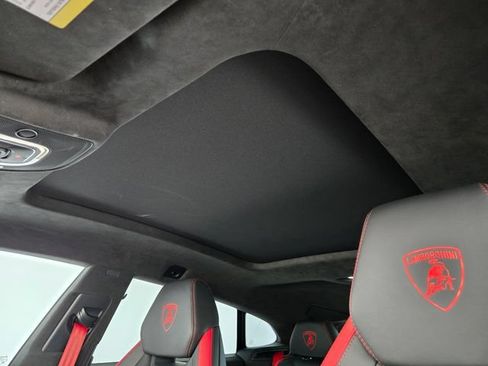 Used 2025 Lamborghini Urus SE AWD/4WD image 11