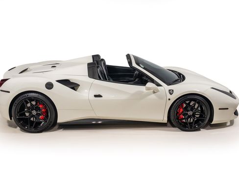 Used 2017 Ferrari 488 Spider RWD image 8
