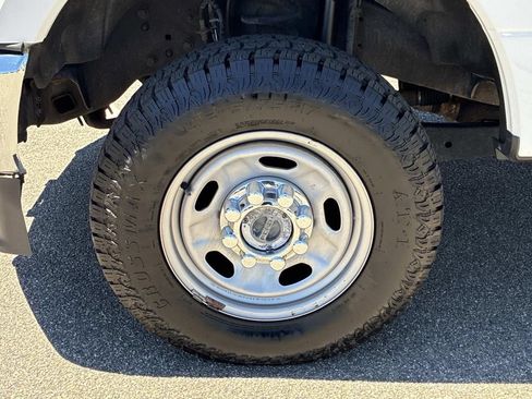 Used 2022 Ford F250 XL w/ Power Equipment Group AWD/4WD image 13