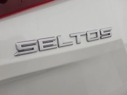 Used 2023 Kia Seltos LX AWD/4WD image 8