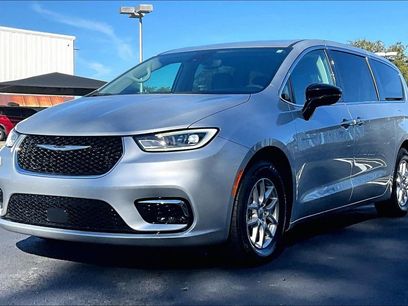 Used 2024 Chrysler Pacifica Touring-L