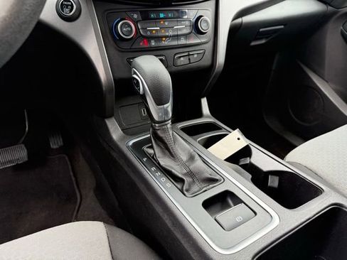 Used 2019 Ford Escape SE image 18