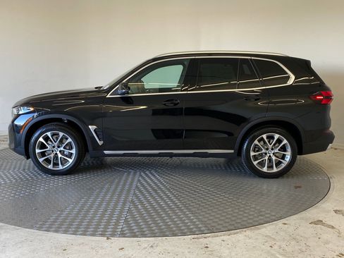 New 2026 BMW X5 xDrive40i w/ Climate Comfort Package image 2