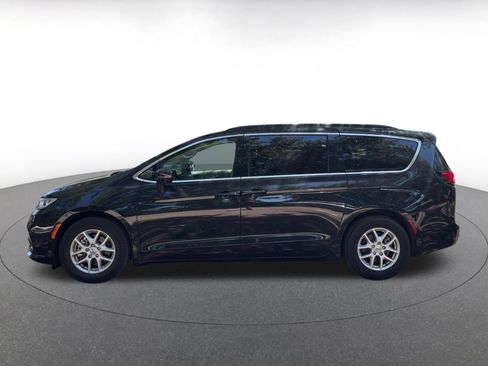 Used 2022 Chrysler Pacifica Touring-L w/ Uconnect Theater Family Group FWD image 4