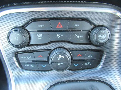 Used 2015 Dodge Challenger R/T Plus image 39