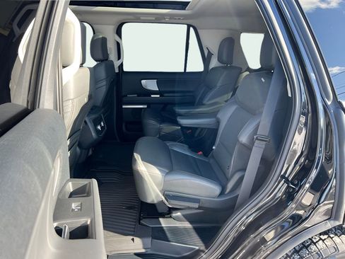Used 2025 Ford Expedition Active AWD/4WD image 10