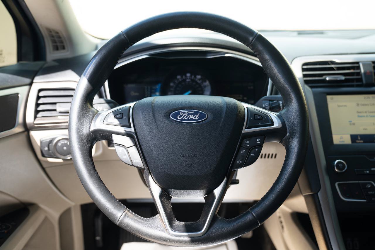 Used 2020 Ford Fusion SEL FWD image 31