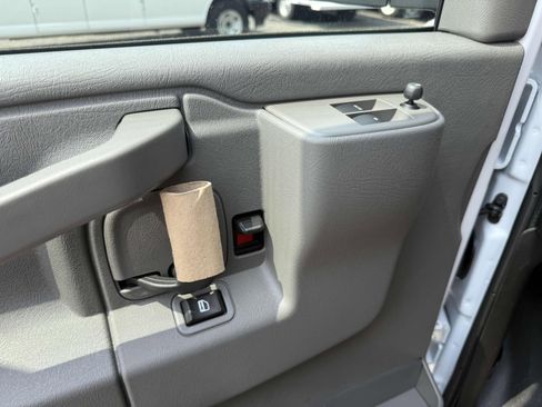 New 2025 Chevrolet Express 3500 Extended image 22