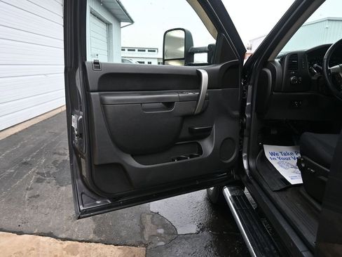 Used 2011 Chevrolet Silverado 2500 LT w/ Interior Plus Package image 34