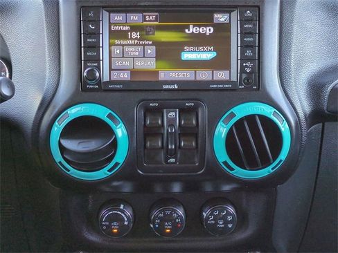 Used 2015 Jeep Wrangler Unlimited Rubicon image 18