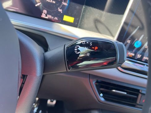 New 2025 Volkswagen Tiguan SE R-Line image 34