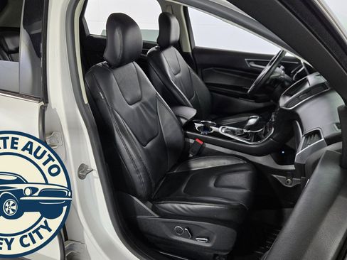 Used 2015 Ford Edge Titanium image 45