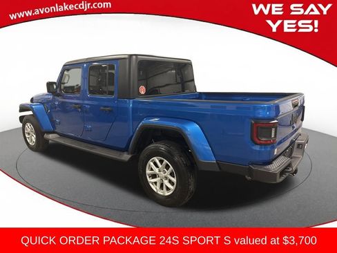 Used 2023 Jeep Gladiator Sport image 3